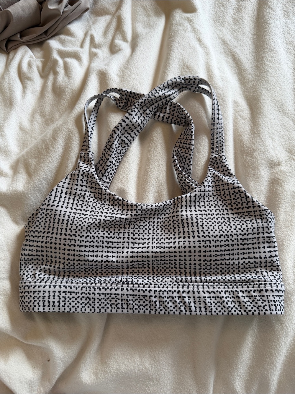 Seamless Black & White Dotted Print Sports Bra